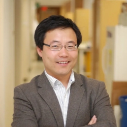 赵伟安（加州大学尔湾分校药物科学系教授）